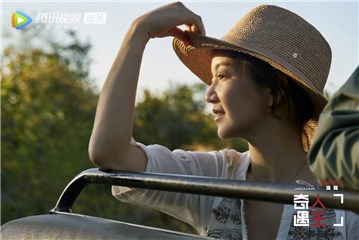 阿雅以节目发起人的身份全新亮相