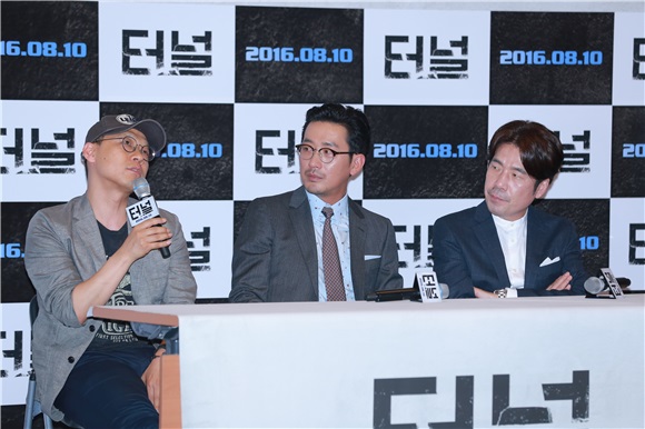 河正宇吴达洙亮相《Tunnel》媒体首映 演技派拼气场