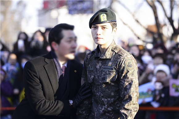 韩国男子组合JYJ成员金在中正式退伍