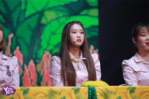 〈Yes 首尔现场〉OHMYGIRL举行新专辑SC 成员们可爱亮相清新十足