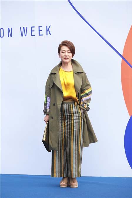 CLARA、文熙景、金允书、崔允英、玄英等出席2017F/W首尔时装周活动