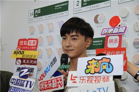 郑元畅绿西装森系美男 任一日店长皮肤超好