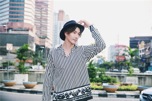 锦荣街拍玩转时尚潮流风向标 尽显型男格调