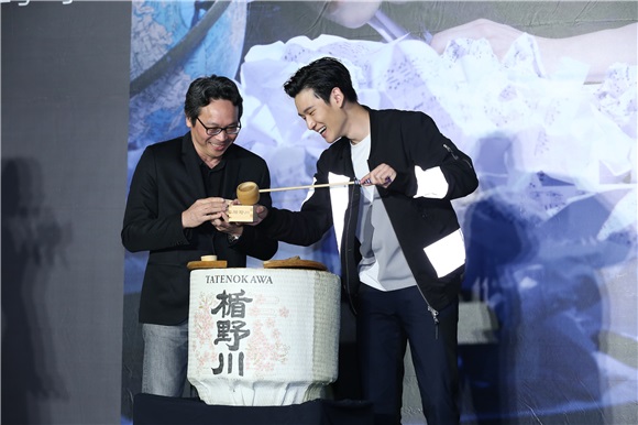 周兴哲为新专辑《爱,教会我们的事》宣传