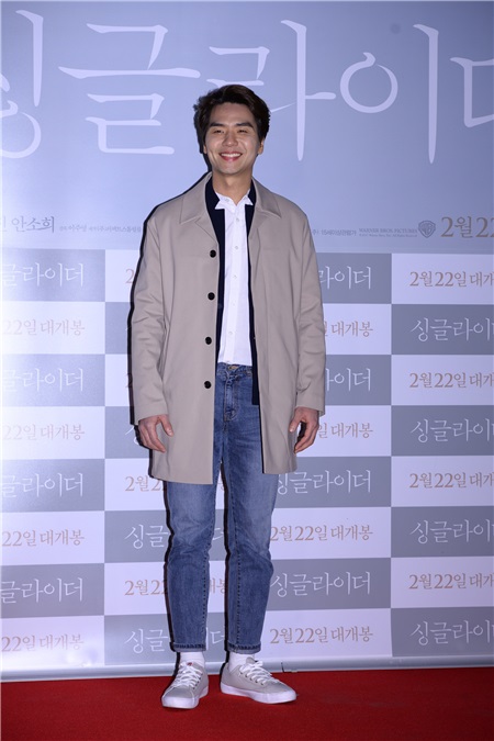 李秉宪、孔晓振、安昭熙等出席电影《单身骑士》VIP试映会