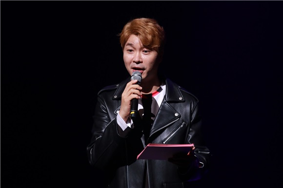 EXO都暻秀、蔡书珍出席新网剧《积极的体质》ShowCase