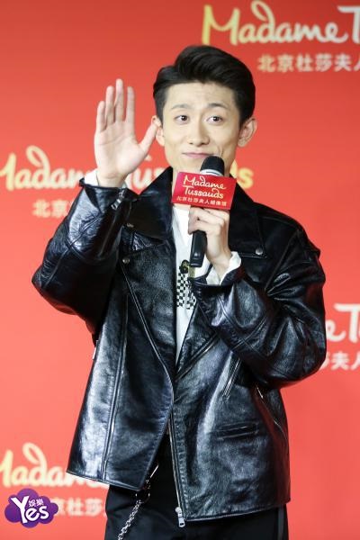 〈Yes 北京现场〉张一山为蜡像揭幕相似值简直满分 兴奋亲吻「哥们」搞怪十足