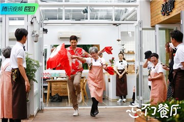 公主奶奶教高以翔跳舞
