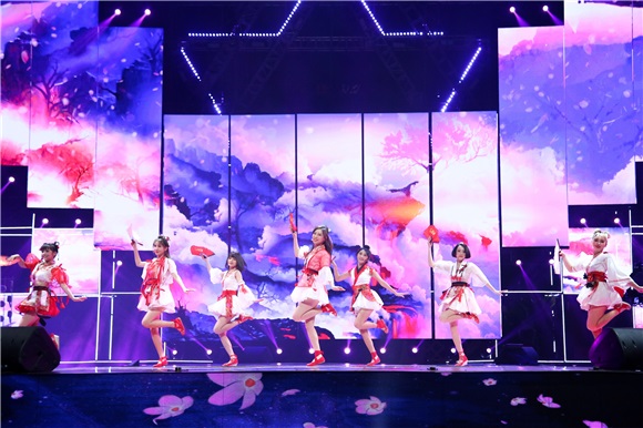 SING女团连连获奖 与李宇春林志炫同场闪耀广州