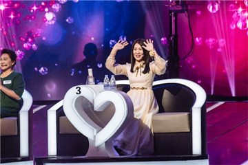 公主妈妈为女儿爆灯