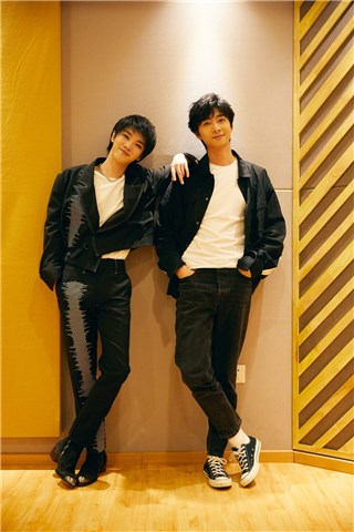 左立《歌手》助唱华晨宇   好友携手音乐征途