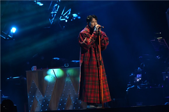 狮子合唱团上海开唱 金曲再现激燃现场