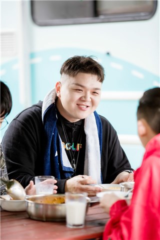 艾福杰尼“慈父”微笑