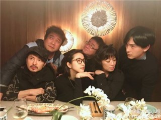 《恶吻》又合体了！ 一家人感情深厚