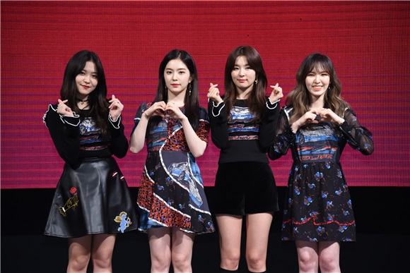 韩国大势女团Red Velvet举办媒体见面会