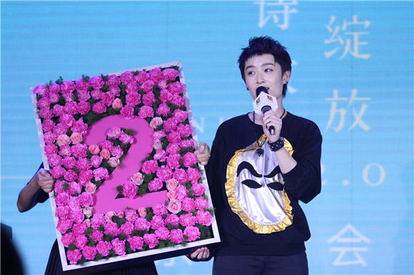 关诗敏记者会劲歌热舞秀性感 陶喆曾轶可李斯丹妮助阵