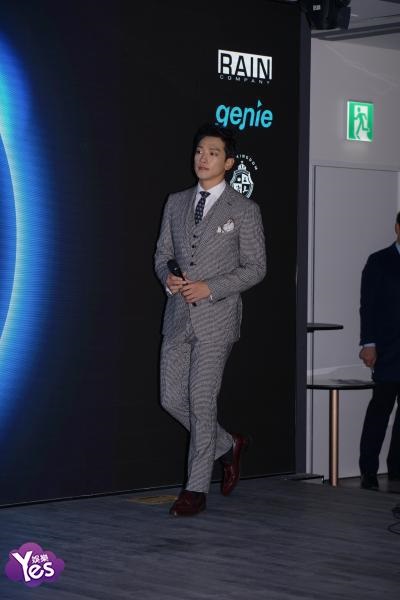 〈Yes 首尔现场〉Rain全新迷你专辑即将上线 奶爸帅气亮相笑容暖心