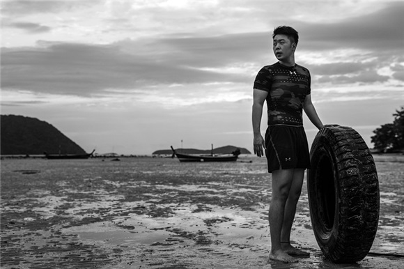 杜海涛《香蕉超人》:幽默之余,为自己「正名」