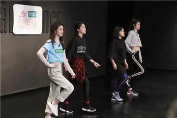 阚清子组团练舞