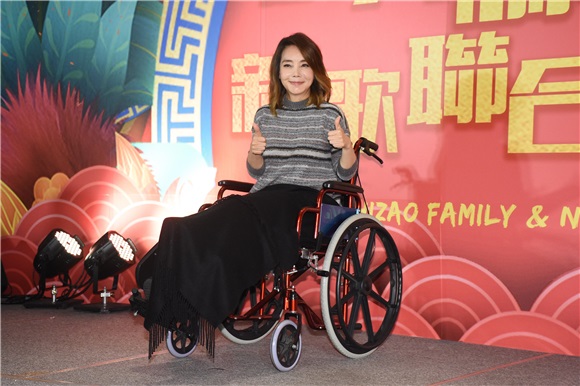 黄子佼、辛晓琪出席娱人制造新歌发布会