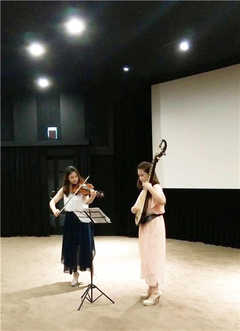 气质美女合奏琵琶与小提琴快闪【马友友与丝路音乐会】映後现场