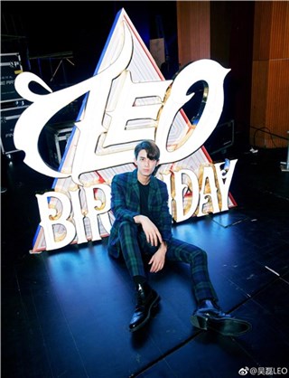吴磊生日会送粉丝定制戒指 网友大呼羡慕：我也想要