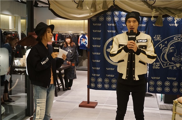 王阳明今出席日本潮牌新店开幕式