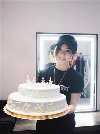 邓紫棋出道九周年 感谢粉丝对她支持