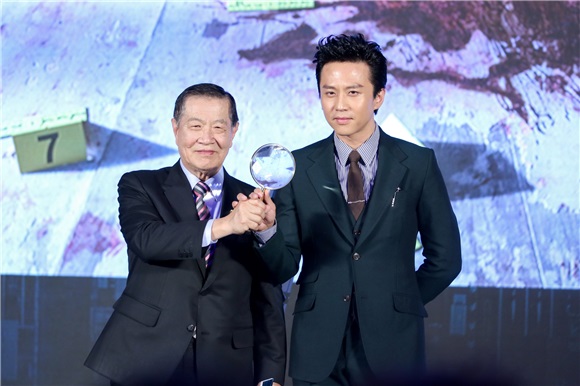 《心理罪之城市之光》亮相 李昌钰现场展身手力摔邓超