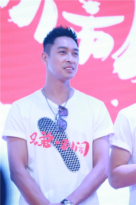 高晓攀、于莎莎、李灿森、利晴天等出席电影《兄弟,别闹》开机发布会