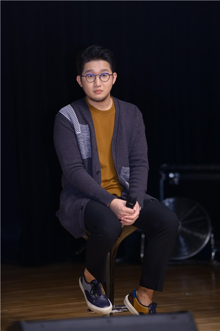 韩国组合URBANZAKAPA携新曲《那时的我,那时的我们》举行SHOW CAS