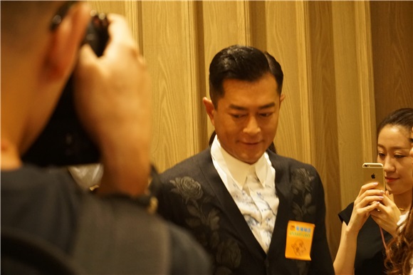 古天乐在香港出席由他代言的月饼品牌宣传活动