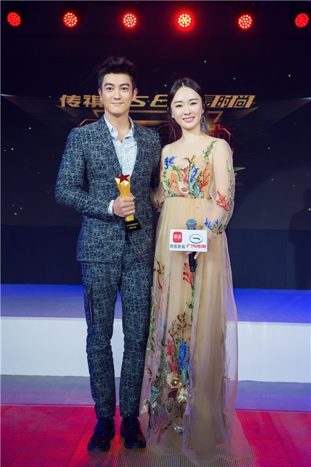 网易时尚跨界盛典隆重举办 李云迪贾玲分获年度大奖
