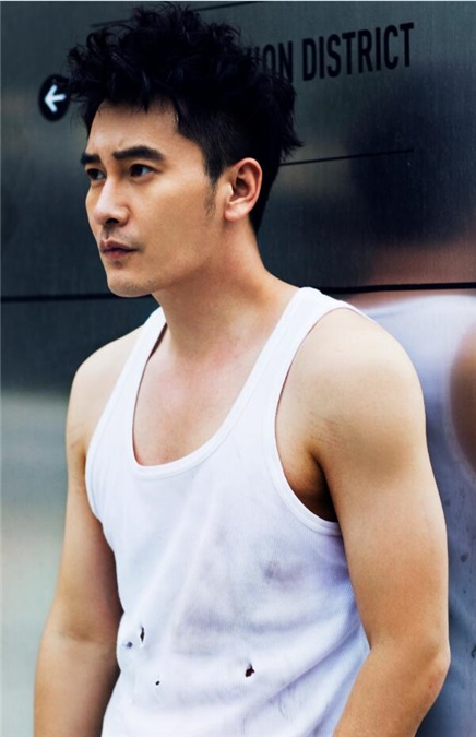 王梓权自然时尚切换自如 精彩演绎雅痞风情