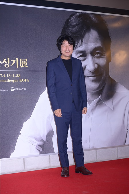 安圣基纪念出道60周年 张东健宋康昊等到场祝贺