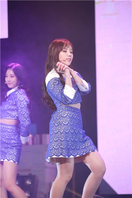 女团Lovelyz在首尔BLUE SQUARE举行了第四张迷你专辑《Fall in Lovelyz》媒体SHOW CASE