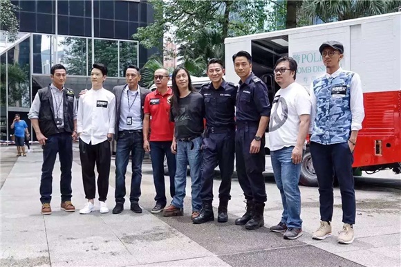 张竣杰首合作刘德华直言紧张 制服现身超帅气