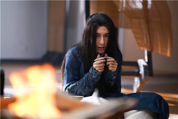 《凤囚凰》康王谋反事败发疯 米热演技爆发获肯定