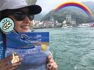 林依晨游泳踹了很多人 撒娇：我们就互相原谅吧！