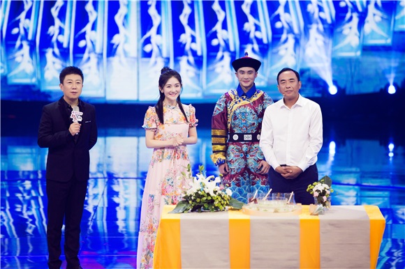 谢娜带病亮相《魅力中国城》 为家乡德阳卖力助威