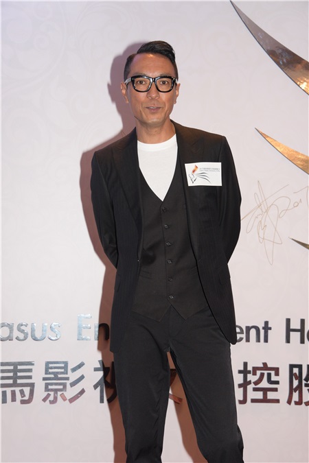 今天晚上举行了天马影视的周年晚会,而老板黄百呜今天请了一众演员吃饭也回顾2016年公司在电影方有好的成绩。而今天晚上旗下公司演员也出席这个盛宴。包括:吴千语、任达华、张晋、蔡少芬、朱茵、黄贯中、林家栋、郑嘉颖、刘心悠等