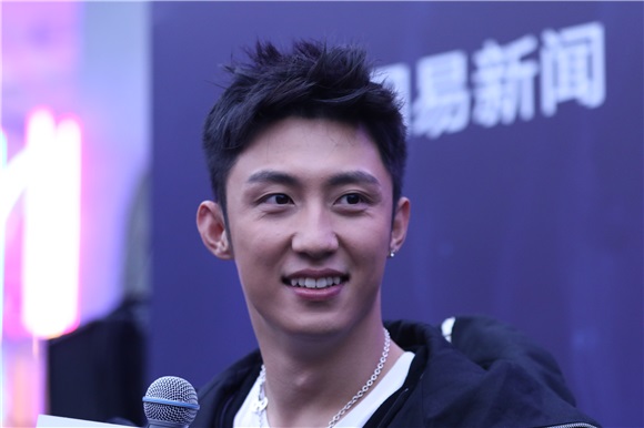 〈Yes 北京现场〉黄景瑜直播互动引热潮 预告生日会惊喜不断