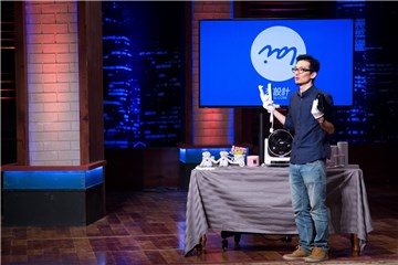 创业者现场展示“爆款”产品