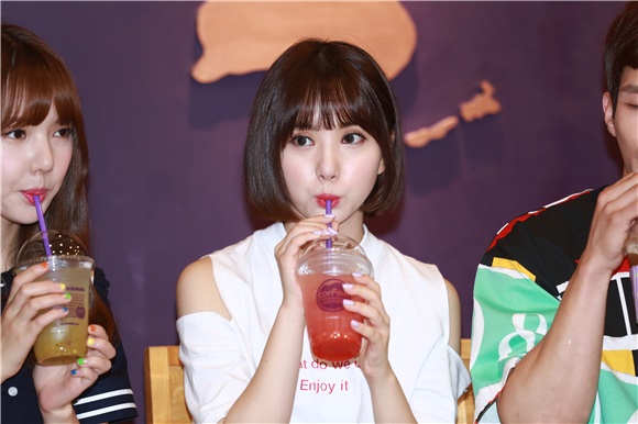 女团GFRIEND出席由台湾MTV综艺节目《我爱偶像》-playJ’s偶像周报