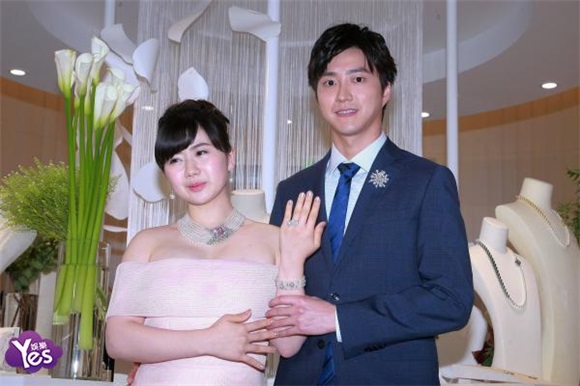 4月26日台北讯 江宏杰.福原爱出席MIKIMOT...