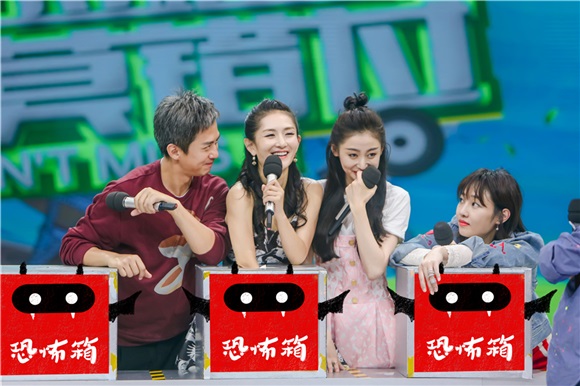 岳云鹏挑战杨洋大玩自拍秀 邓超魔性配音恶搞孙俪