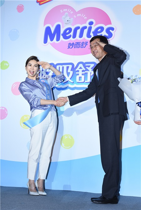 Ella陈嘉桦出席婴幼儿尿布品牌全新升级上市发布会