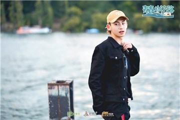 小鬼少年气十足