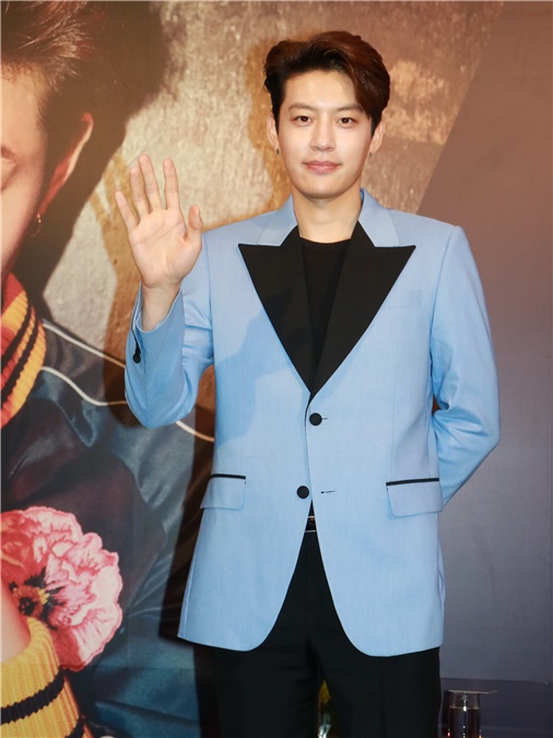 SE7EN崔东旭举行迷你专辑《I AM SE7EN》发布会