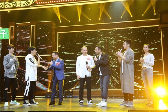 「小骄傲」张艺兴回「家」体检 马苏自曝是「金鱼记忆」?